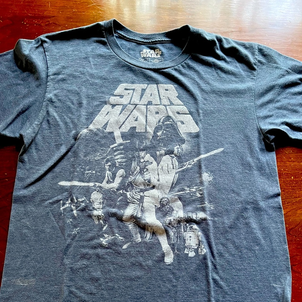 Star Wars Classic T-Shirt. SIZE Adult MD